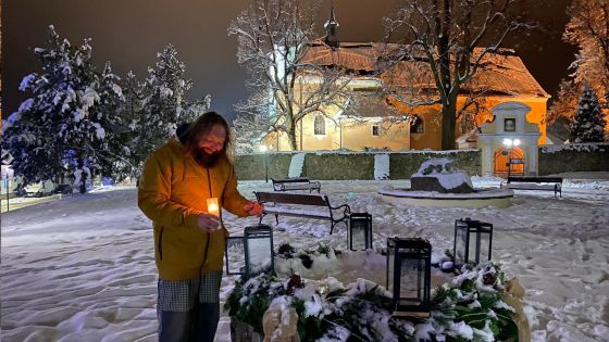 image:Image Adventní věnec v Osové Bítýšce sbližuje