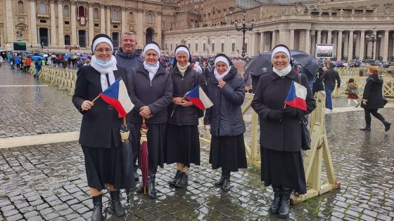 image:Image Papež: Sami si nevystačíme