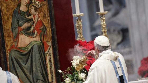 image:Image „Nový rok začíná ve znamení svaté Matky Boží. Mateřský pohled je cestou ke znovuzrození a růstu. Matky a ženy se nedívají na svět s tím, jak ho využít, ale aby měl život,“ kázal papež při novoroční homilii o slavnosti Matky Boží Panny Marie ve Svatopetrské bazilice.