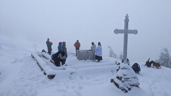 image:Image Ztišení na prvním sněhu. Na Vřesové studánce slaví P. Milan Palkovič bohoslužby několikrát ročně.
