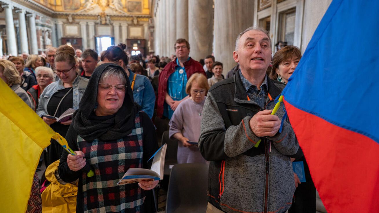 image:Image Nedělní mši svatou prožili poutníci v bazilice Santa Maria Maggiore a oficiálně tam zakončili Národní pouť.