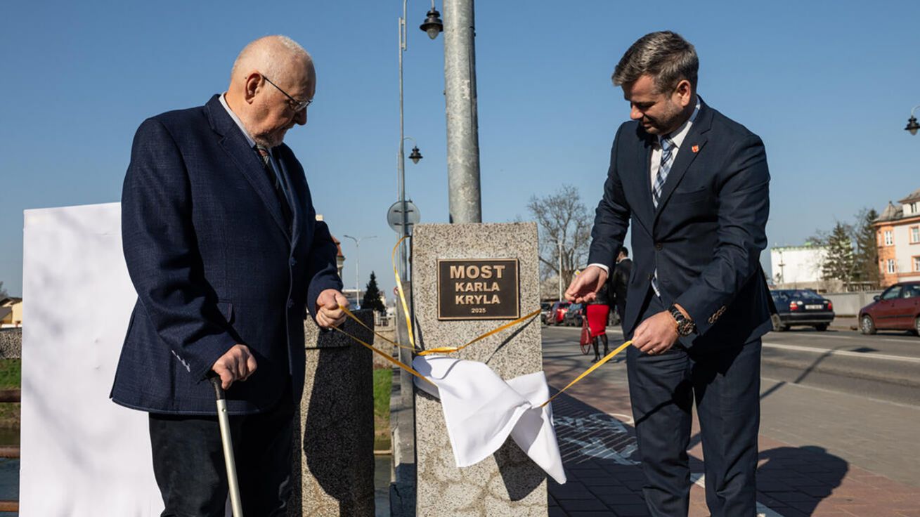 image:Image Most přes řeku Moravu nese nyní jméno písničkáře Karla Kryla.