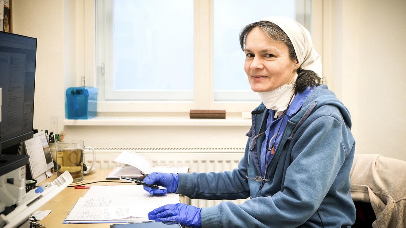 image:Image Helena Mikušková sloužila deset let v ordinaci praktického lékaře Charity Olomouc pro lidi bez domova.