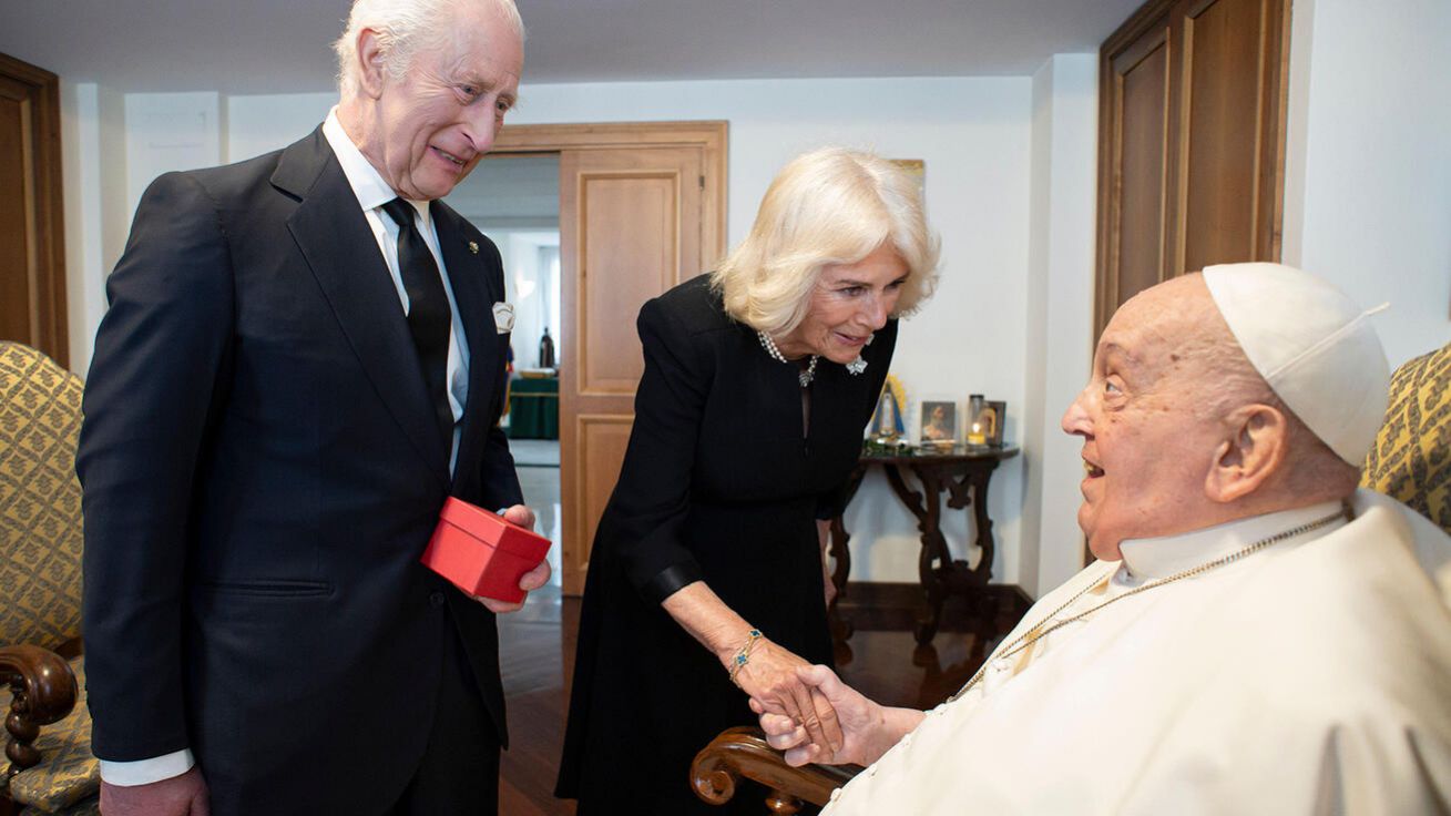 image:Image Britský král Karel III., který je oficiální hlavou anglikánské církve, se setkal s papežem minulý týden již potřetí. V roce 2017 navštívil ještě jako princ z Walesu Vatikán a o dva roky později se setkali u příležitosti svatořečení kardinála Johna Henryho Newmana.
