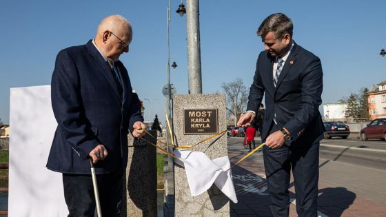 image:Image Most přes řeku Moravu nese nyní jméno písničkáře Karla Kryla.