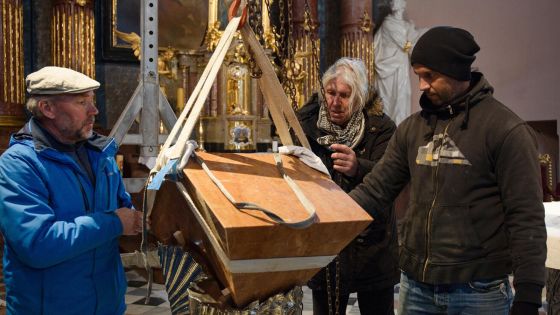 image:Image Oltář vytvořili otec se synem