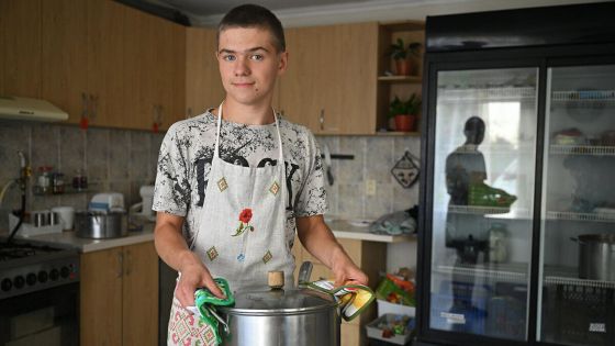 image:Image Ivanova záliba ve vaření ho vede k jeho snu: otevřít si vlastní pizzerii.