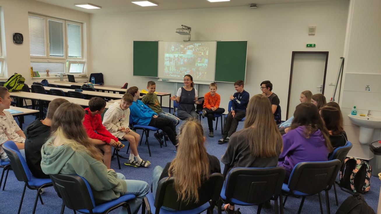 Brát děti jako partnery při společném hledání odpovědí. To je jeden z principů nového směru výuky náboženství a katecheze v ostravsko-opavské diecézi. image:Image Brát děti jako partnery při společném hledání odpovědí. To je jeden z principů nového směru výuky náboženství a katecheze v ostravsko-opavské diecézi.