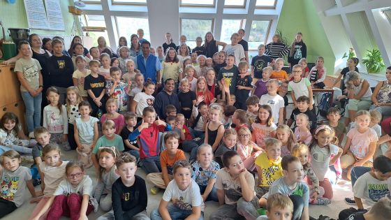image:Image Mezi žáky ZŠ Bosonohy indičtí kněží zcela zapadli.