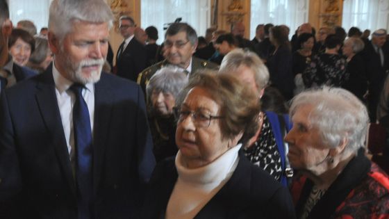 image:Image Marta Neužilová, která pomáhala za války židovským vězňům z Terezína, při letošní vzpomínkové akci v Praze s prezidentem Petrem Pavlem.