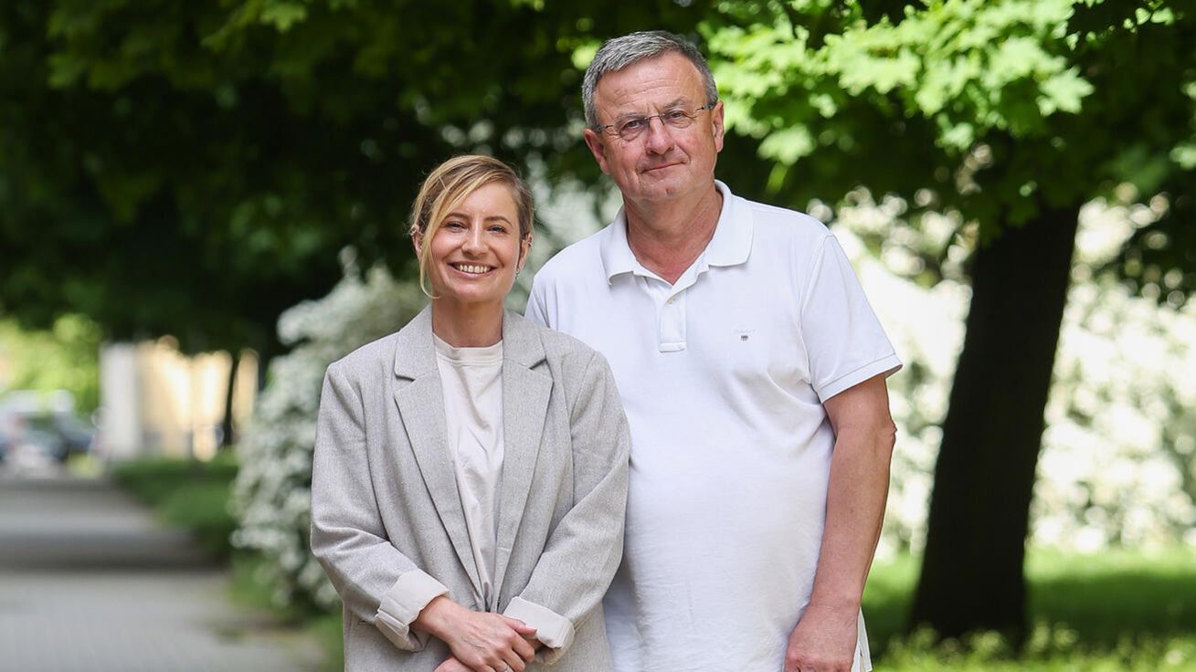 image:Image Nová ředitelka Městské charity Plzeň Tereza Landová s odcházejícím ředitelem Pavlem Janouškovcem.