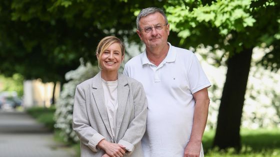 image:Image Nová ředitelka Městské charity Plzeň Tereza Landová s odcházejícím ředitelem Pavlem Janouškovcem.