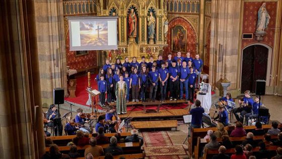 image:Image Schola Alfa Štramberk předvedla o víkendu v Havířově a v Kopřivnici hudebně-duchovní pásmo Svatá Terezie - Růže z Lisieux. Další vystoupení ji čeká 8. června v Místku.