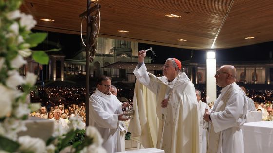 image:Image Ve Fatimě zasvětili pontifikát Marii
