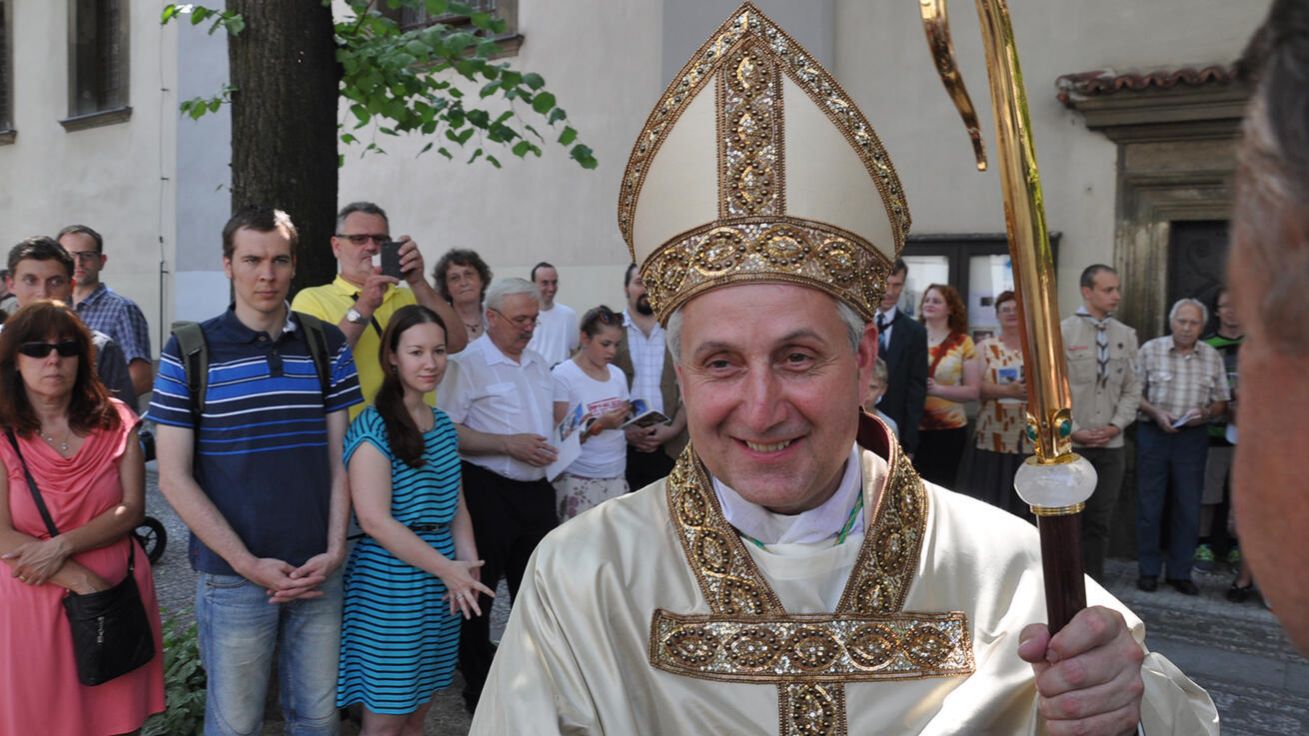 image:Image „Vzpomínám na ten hezký den moc rád,“ říká o svém biskupském svěcení Mons. Vlastimil Kročil.