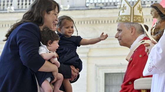 image:Image „Vzývejme Ducha lásky a míru, aby otevřel hranice, zbořil zdi, rozptýlil nenávist a pomohl nám žít jako děti jediného Otce,“ vyzval papež Lev XIV. při slavnosti Letnic na Svatopetrském náměstí. O naléhavé potřebě míru a o roli, kterou v jeho prosazování může hrát Vatikán, hovořil i při mnoha setkáních uplynulého týdne.