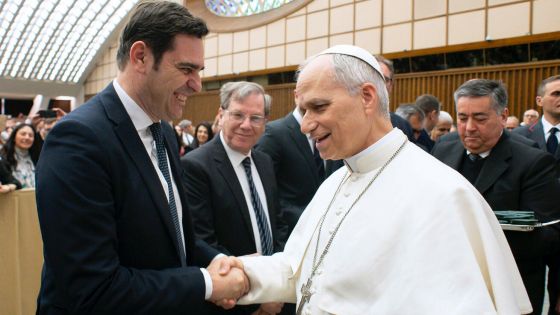 image:Image „Papež Lev XIV. vyniká v komunikaci stejně jako jeho předchůdce. Každý má jiný styl, protože jsou rozdílní, ale spojuje je upřímný zájem o člověka a přirozený způsob komunikace,“ říká Alessandro Gisotti.