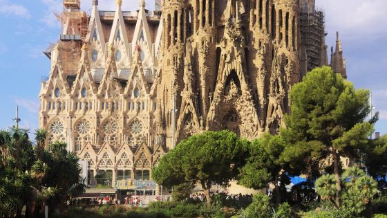 image:Image Gaudího vrcholné dílo - chrám Sagrada Família v Barceloně.