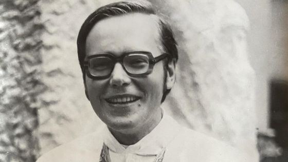 image:Image Mons. Pavel Dokládal po svém kněžském svěcení 29. června 1975.