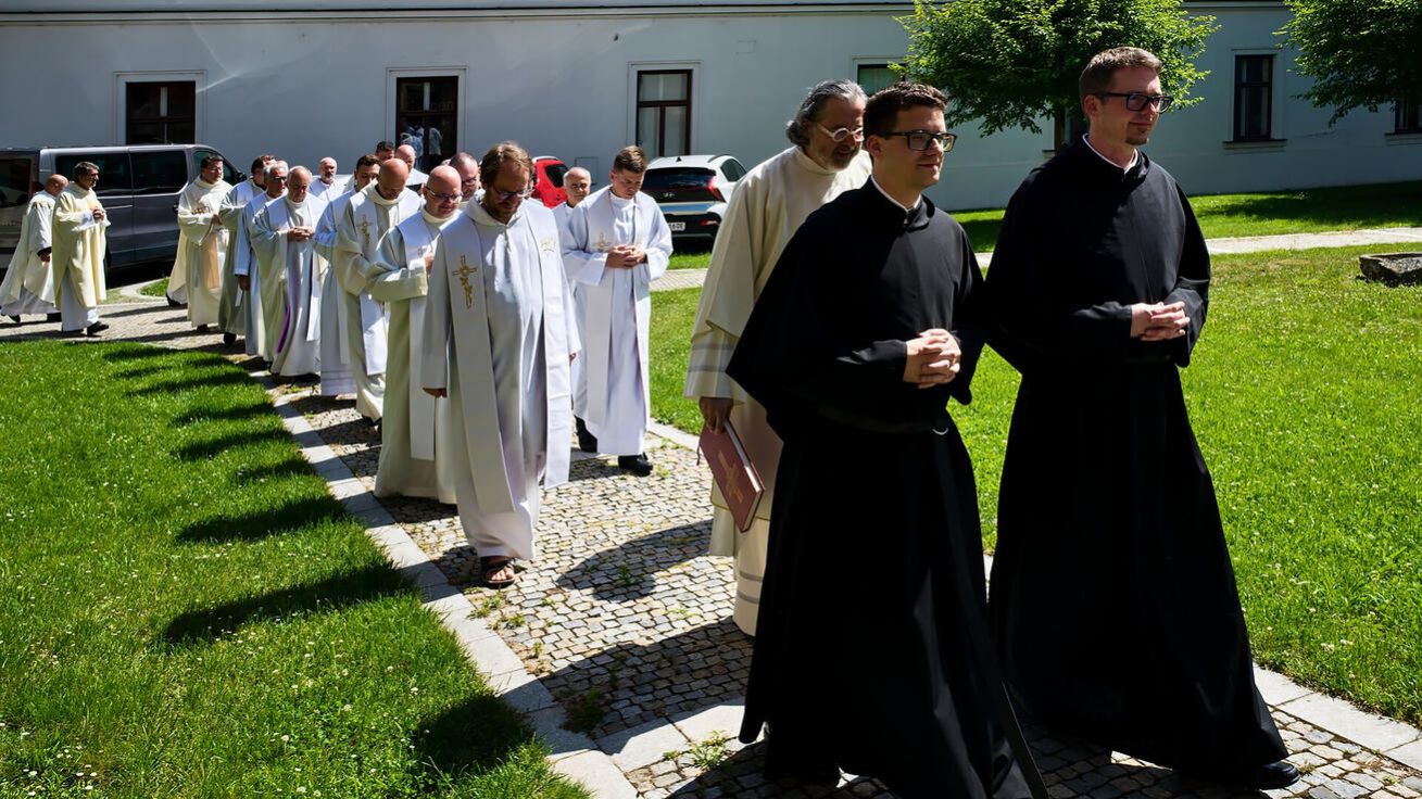 image:Image Dva augustiniáni složili v bazilice Nanebevzetí Panny Marie věčné sliby.