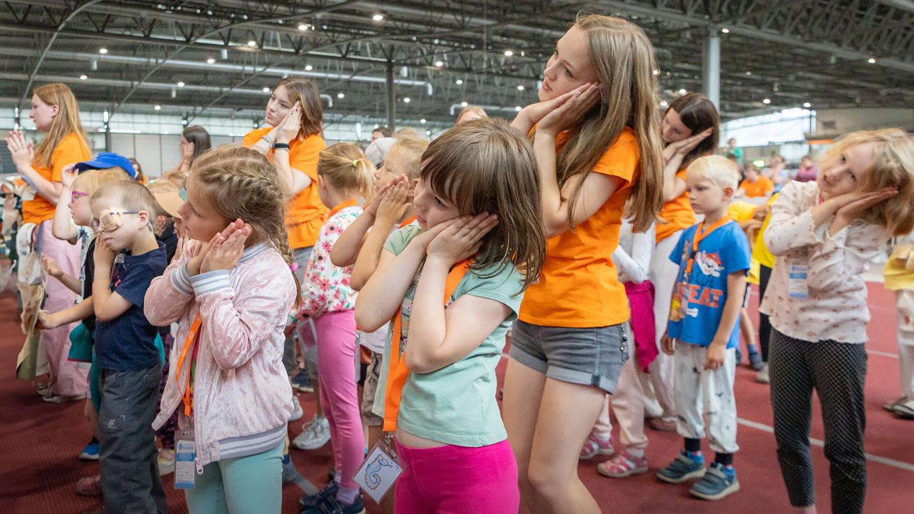 image:Image Čtyři nabité dny prožily v Brně na konferenci Charis tisíce dospělých, ale i děti.