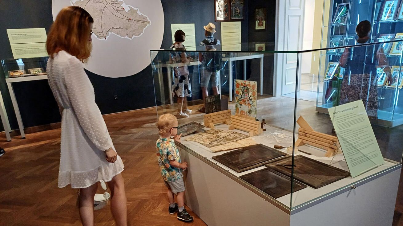 image:Image Expozice představuje také řemeslnné dovednosti, kterých bylo k tvorbě podmaleb zapotřebí.