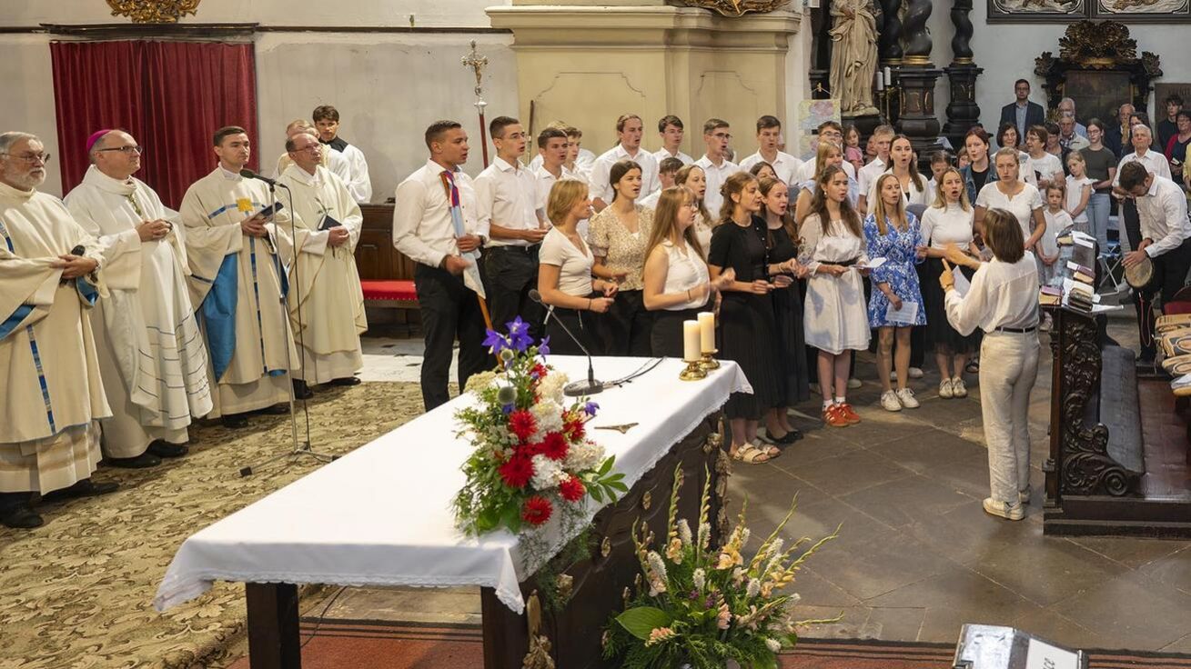 image:Image Jedním z výrazných projevů lužickosrbské komunity je bohatý zpěv při liturgii.