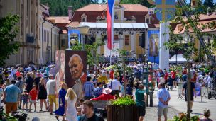 Buďme lidmi srdce, znělo Velehradem image:Image Buďme lidmi srdce, znělo Velehradem