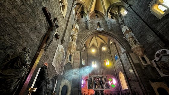 image:Image Třebíčský farář P. Pavel Opatřil je příležitostný fotograf a zaznamenává právě i krásu památné baziliky.