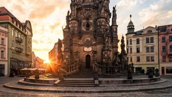 image:Image Olomoucký Trojiční sloup je jednou z dominant historického centra města.