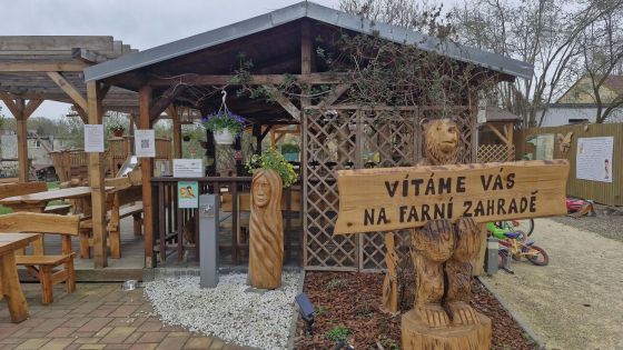 image:Image Letní večery na farní zahradě.