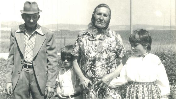 image:Image František a Kristina Zapletalovi se svými vnuky, s Jirkou a Janou.