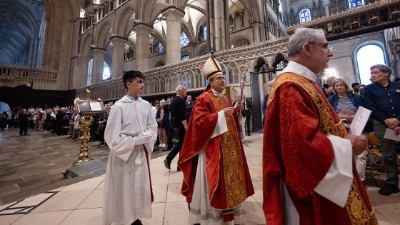 image:Image Nuncius v anglikánské canterburské katedrále poprvé od 16. století.