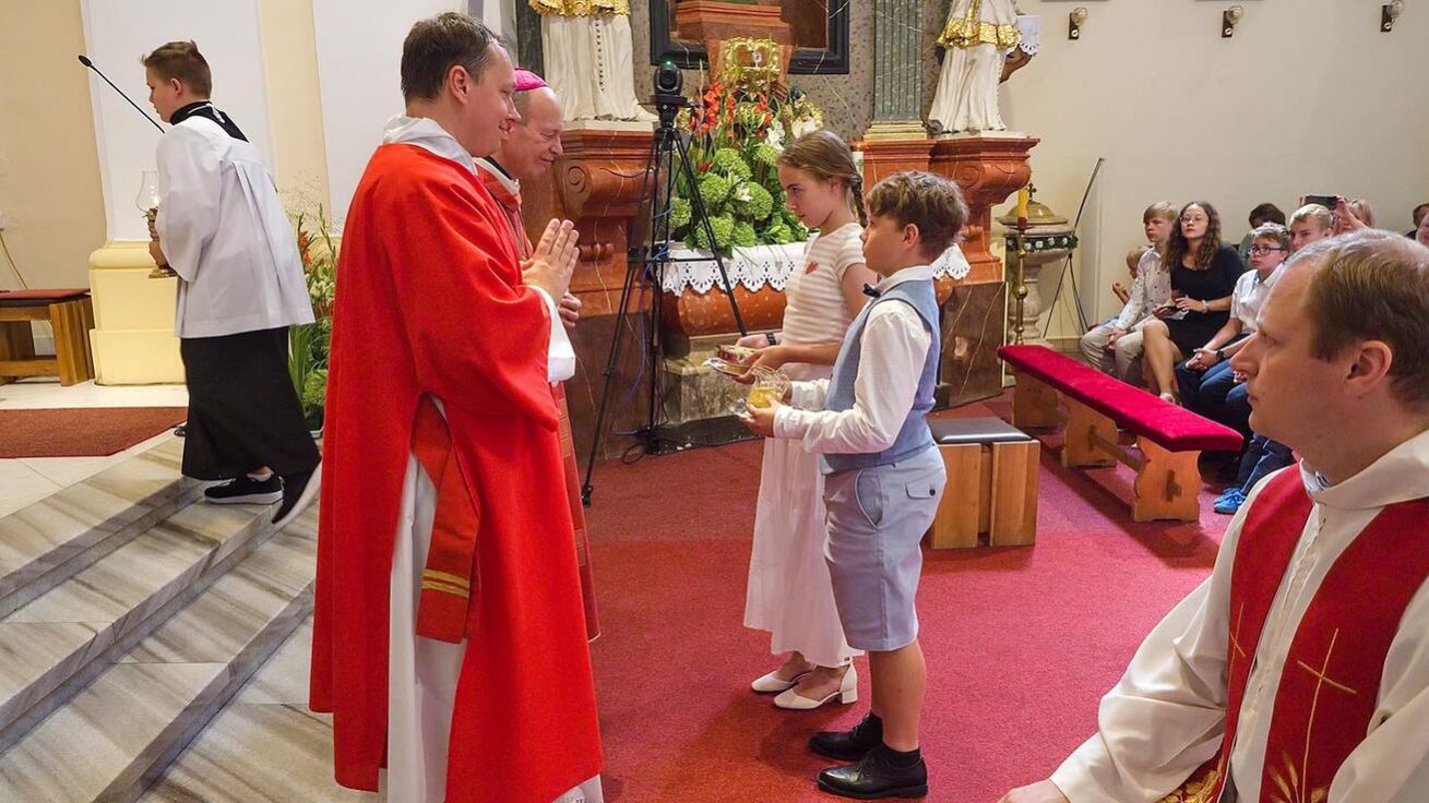 image:Image Antonín Uhlíř poprvé při bohoslužbě jako jáhen.