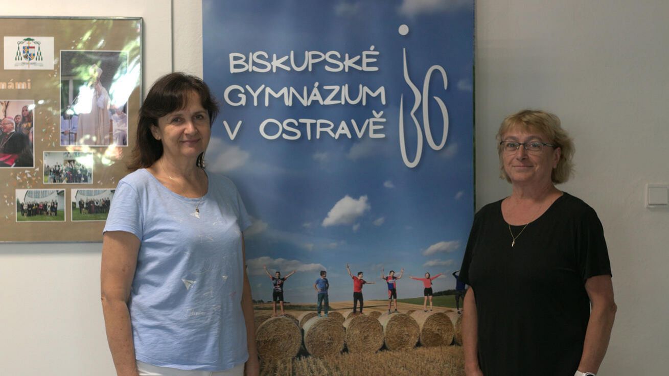 image:Image Dosavadní ředitelku Janu Vylobovou (vpravo) vystřídala Jarmila Johnová (vlevo).