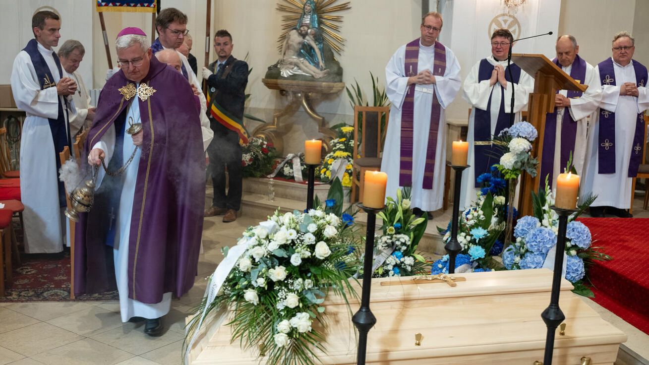 image:Image Zádušní mši svaté předsedal biskup Pavel Konzbul.