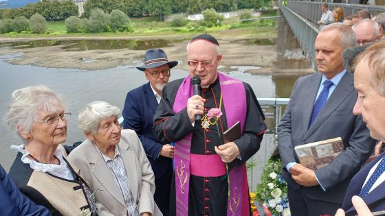 image:Image P. Martin Davídek vedl společnou modlitbu za oběti války, masakru a za vzájemné smíření.