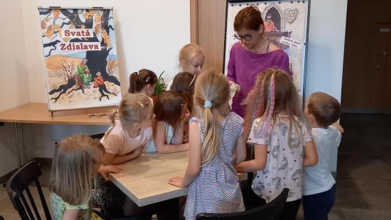 image:Image Dětský kroužek v Komunitním centru při kostele Krista Spasitele na pražském Barrandově.