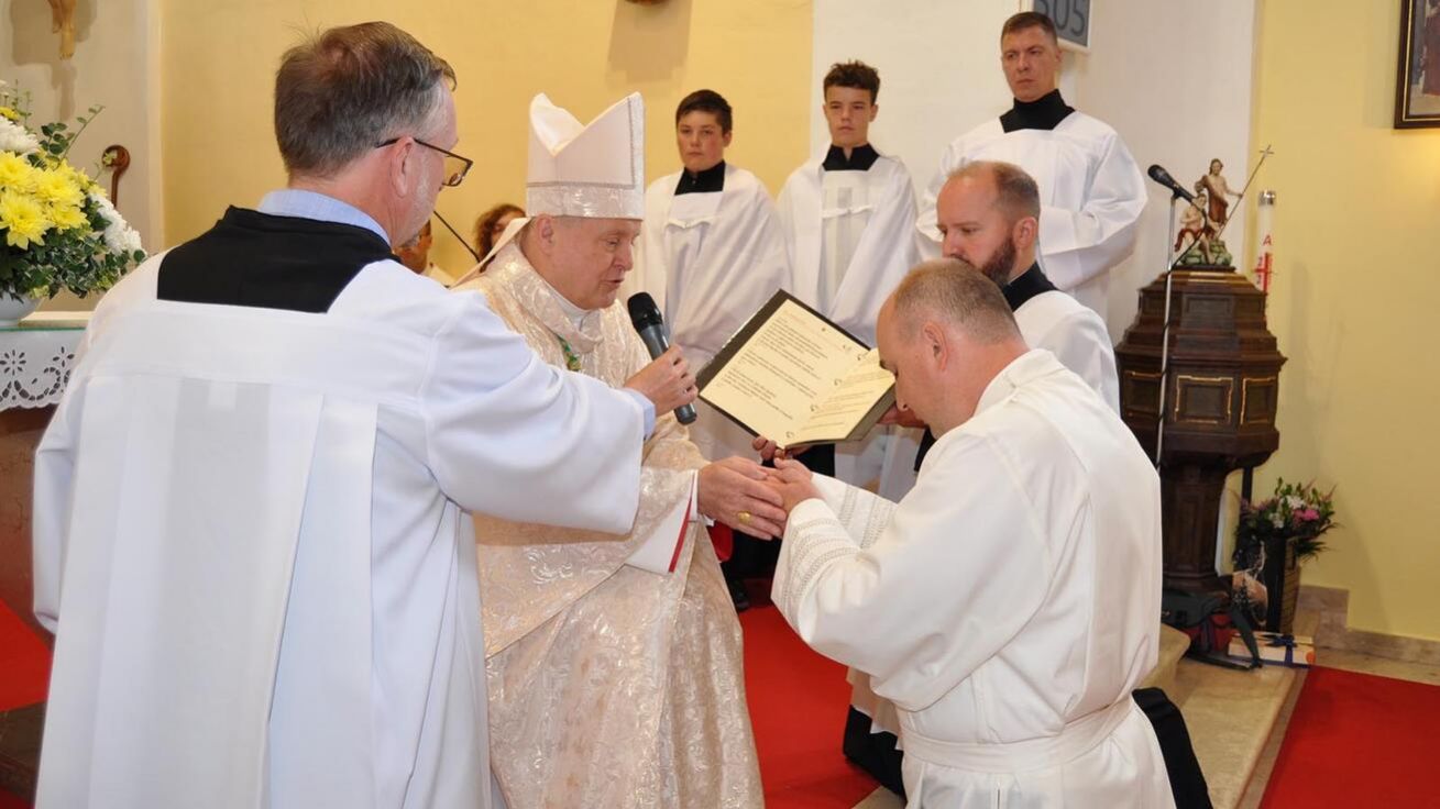 image:Image Jáhenské svěcení Tomáše Moučky.