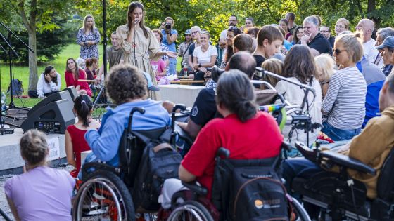 image:Image Součástí duchovní obnovy společenství Vstaň a choď byl také koncert slovenské písničkářky Simy Magušinové.