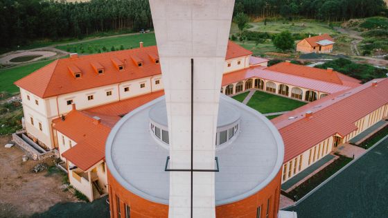 image:Image Kostel sv. Terezie v Drastech s klášterním areálem.