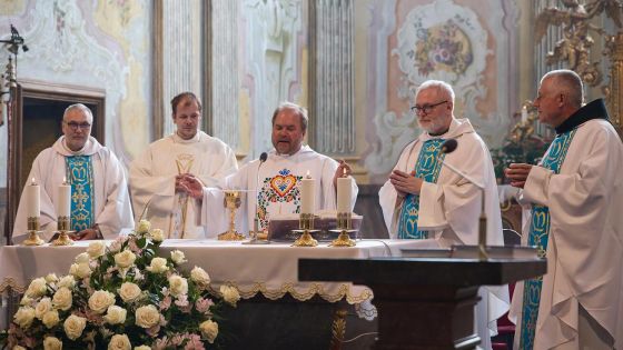 image:Image V Krnově u bratří minoritů děkovali kněží i laici za pomoc při povodních během pouti ke cti Narození Panny Marie.