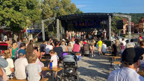 image:Image Konferenci „Poslaný“ předcházela ve Valašských Kloboukách akce „V radosti“. Zahrnovala program pro rodiny s dětmi, chvály, nechybělo ani žehnání regionu.
