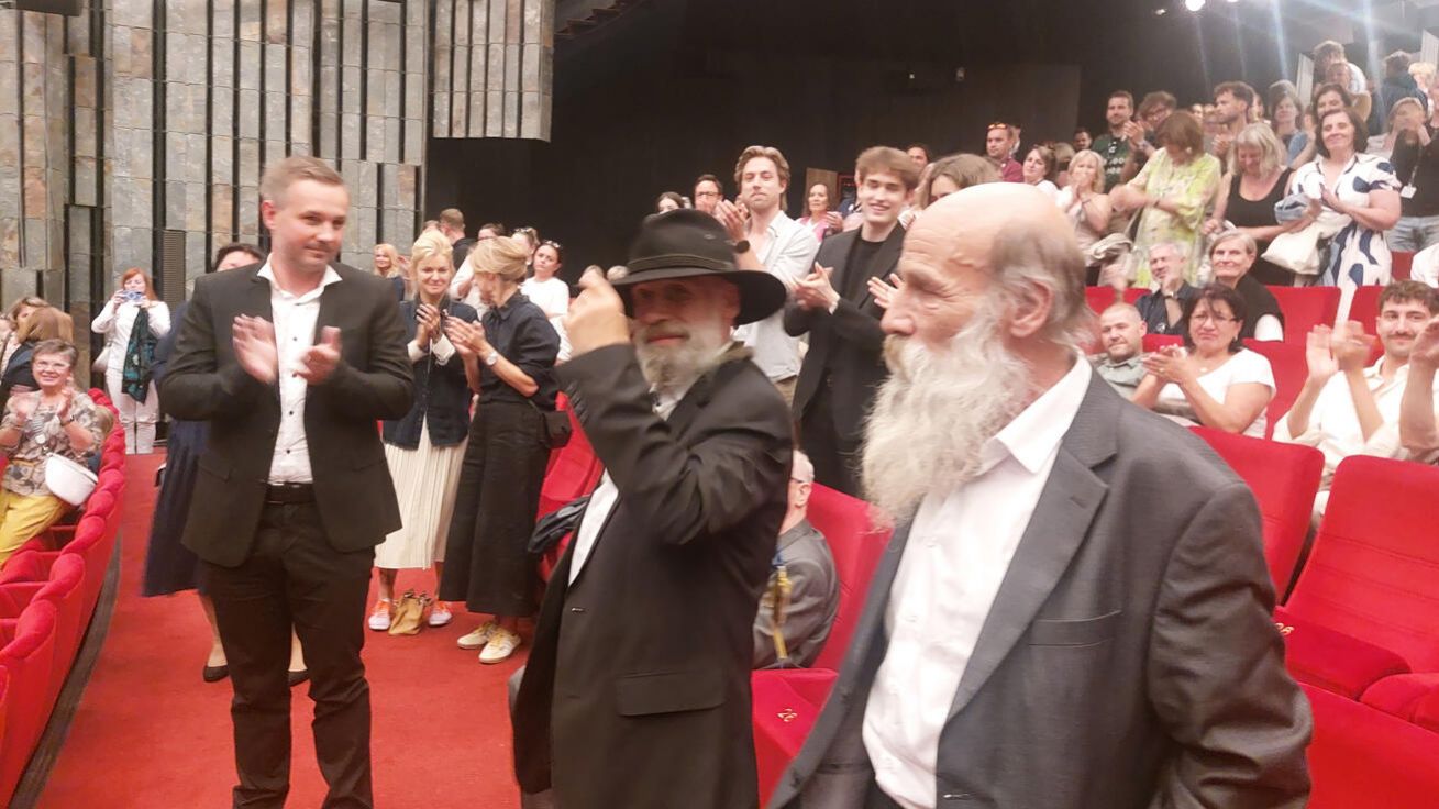 image:Image Ovace na karlovarském festivalu pro Františka a Ondřeje (vpravo) Klišíky.