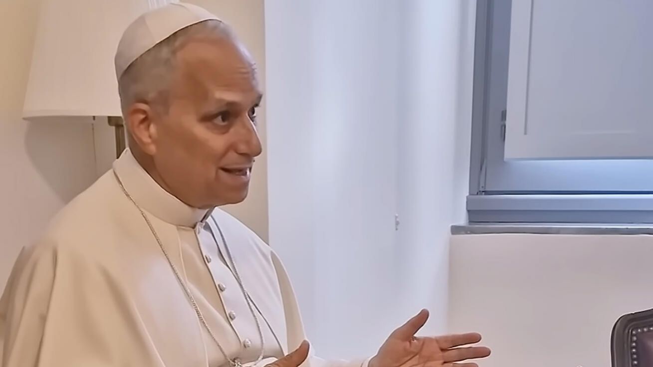 image:Image Papež poskytl rozhovor v letním sídle v Castel Gandolfu. Šlo o dvě hodinová setkání.