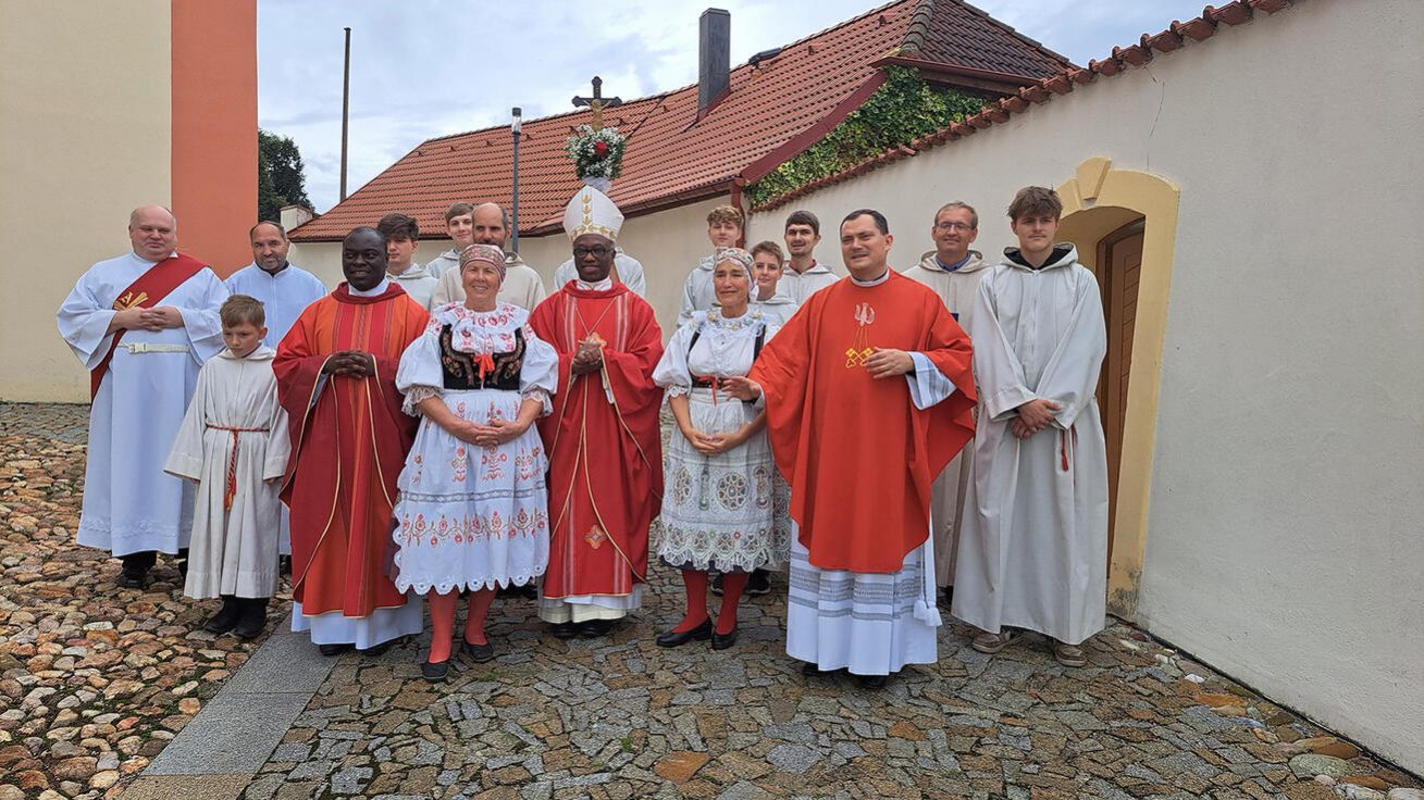 image:Image Společná fotografie s hosty.