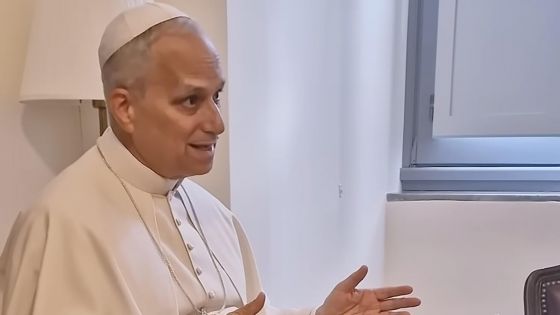 image:Image Papež poskytl rozhovor v letním sídle v Castel Gandolfu. Šlo o dvě hodinová setkání.
