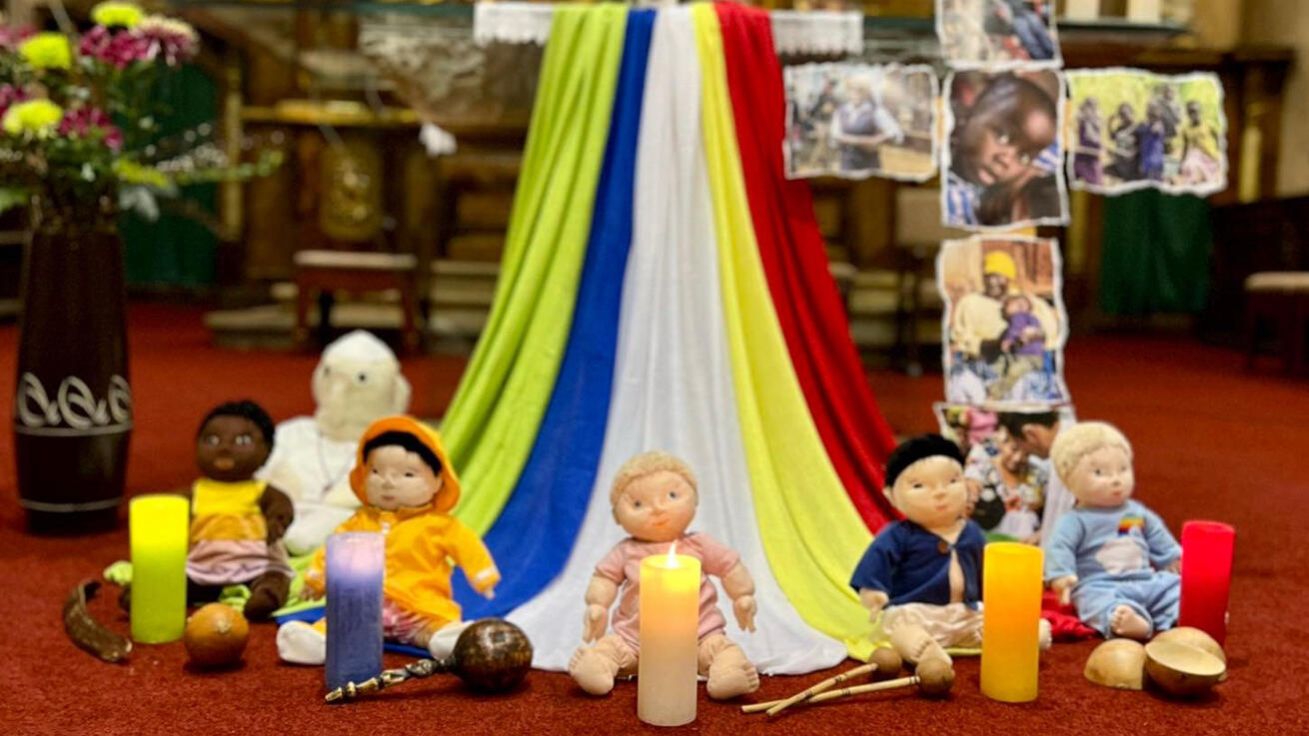 image:Image Třeba takto může vypadat výzdoba kostela při Misijní neděli.