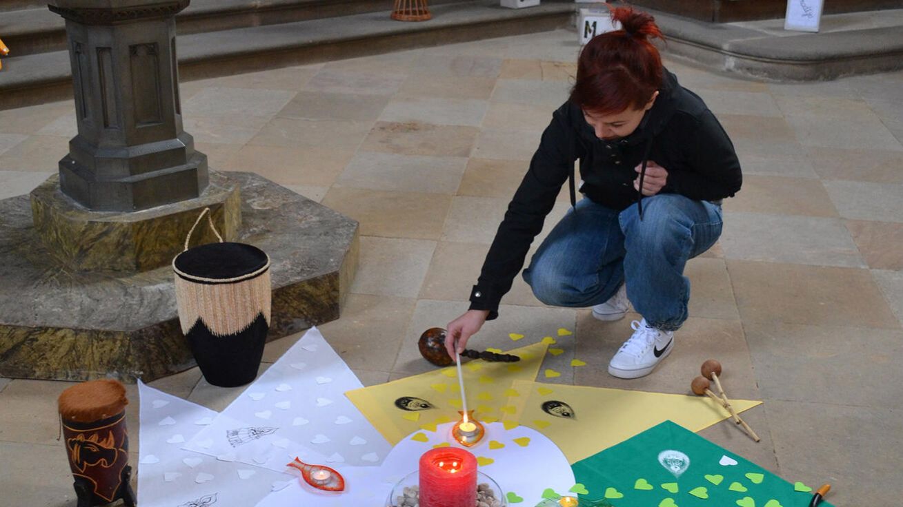 image:Image „Při liturgických slavnostech a svátostech neustále čerpáme sílu Ducha Svatého, povzbuzuje papež.