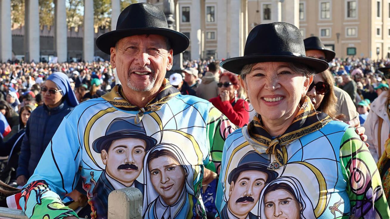image:Image Venezuelané slaví v Římě svatořečení svých krajanů.